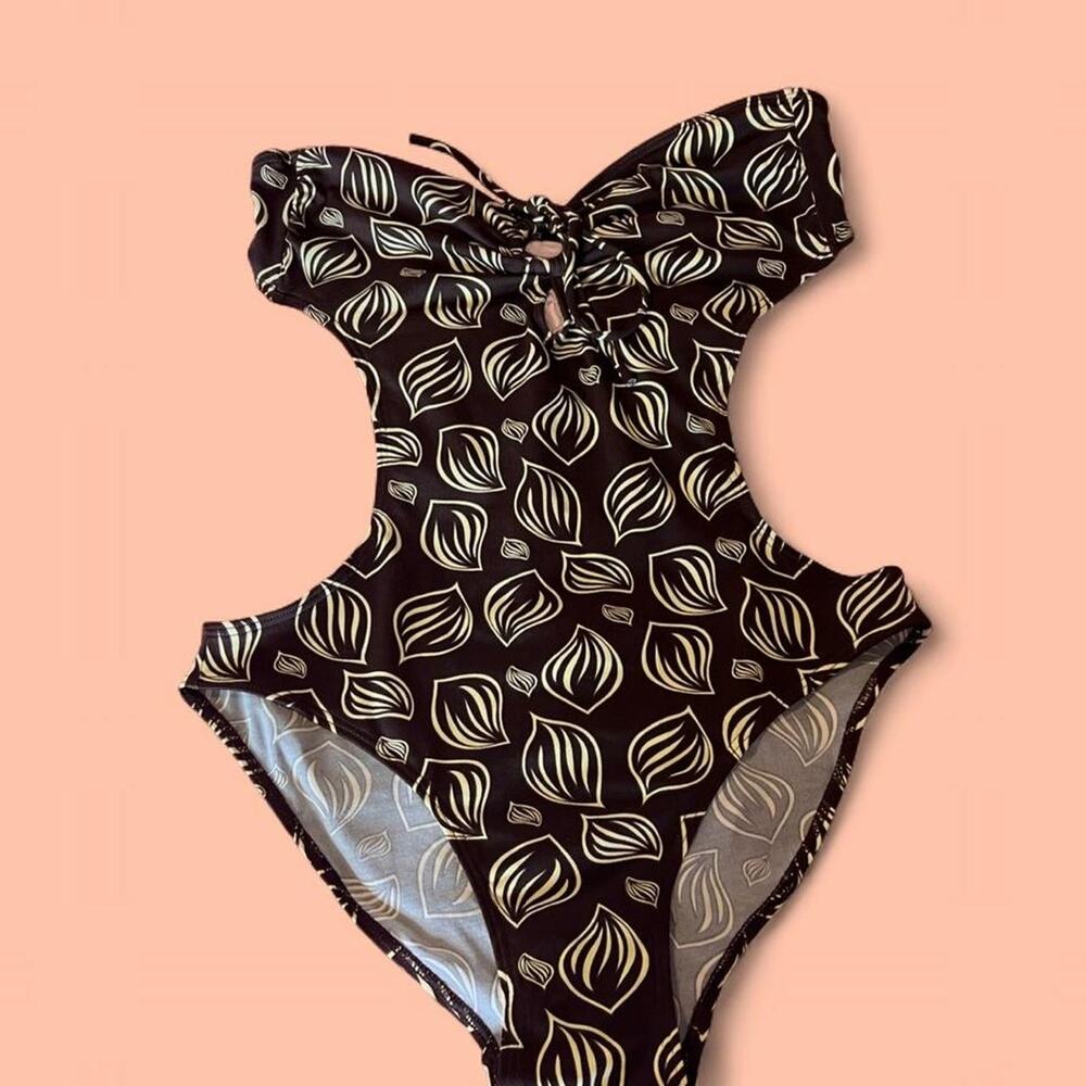 Strapless brown and white one